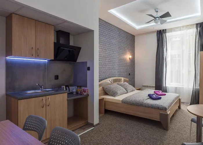70s Hostel